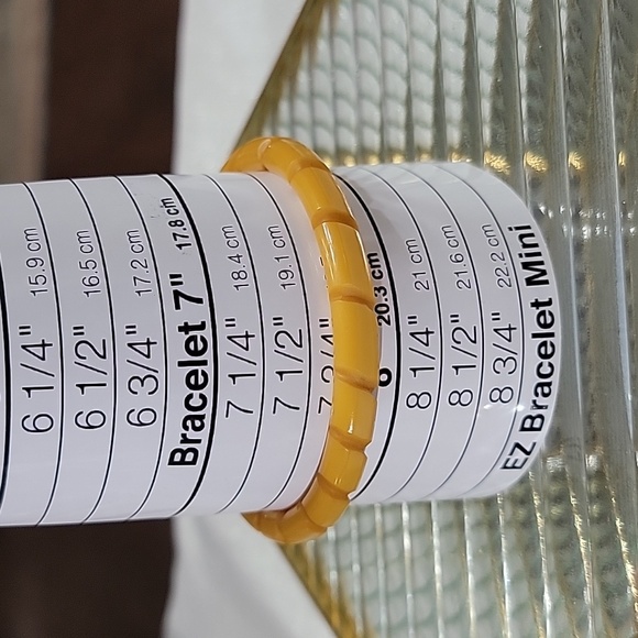 Bakelite Butterscotch Molded Carved Vintage Bangle Bracelet Set of Two - Picture 6 of 11